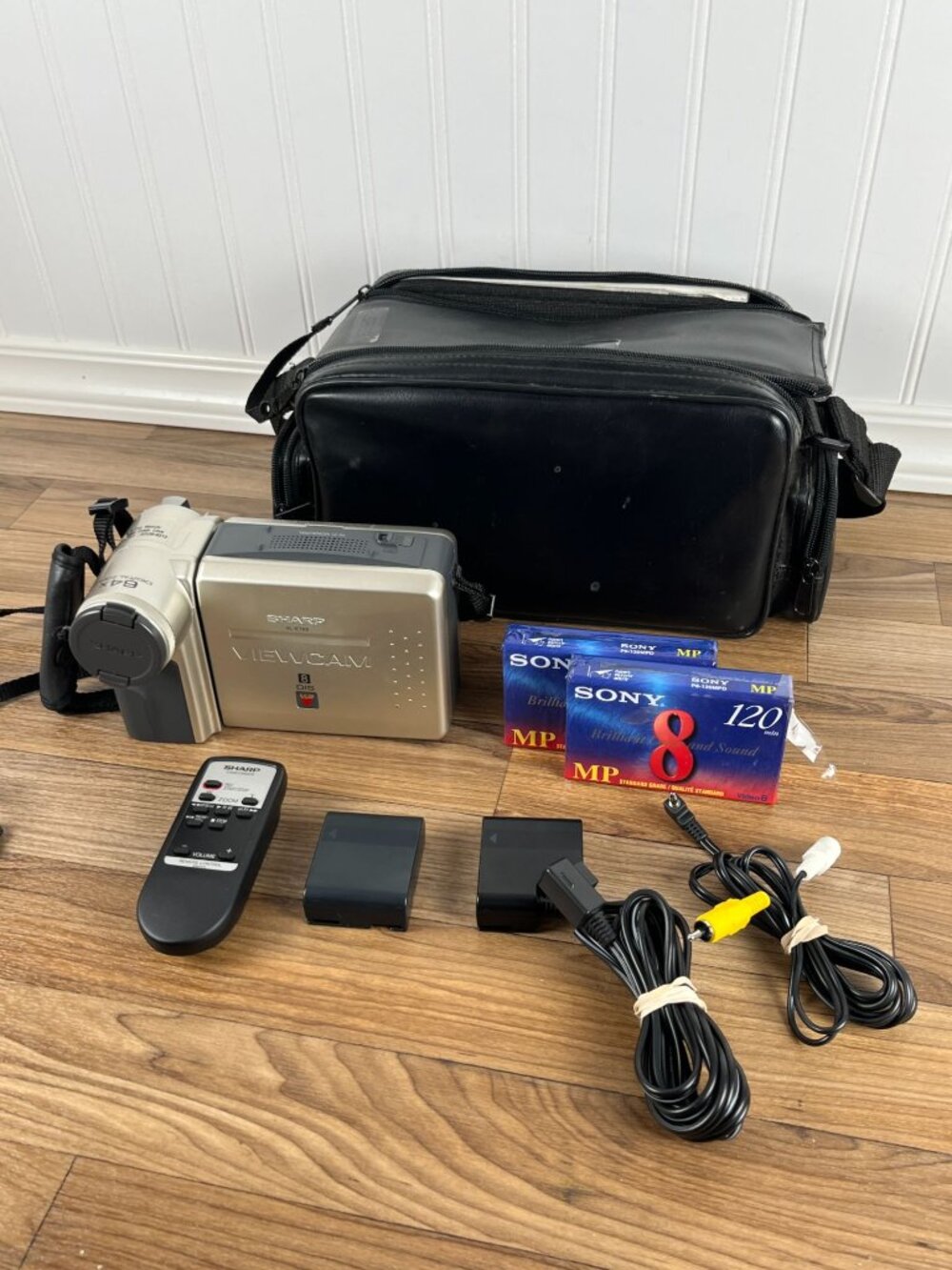 Sharp VL-E785 Viewcam Camcorder Camera & Accessories Tapes TESTED NO BATTERY CHA - Picture 3 of 16